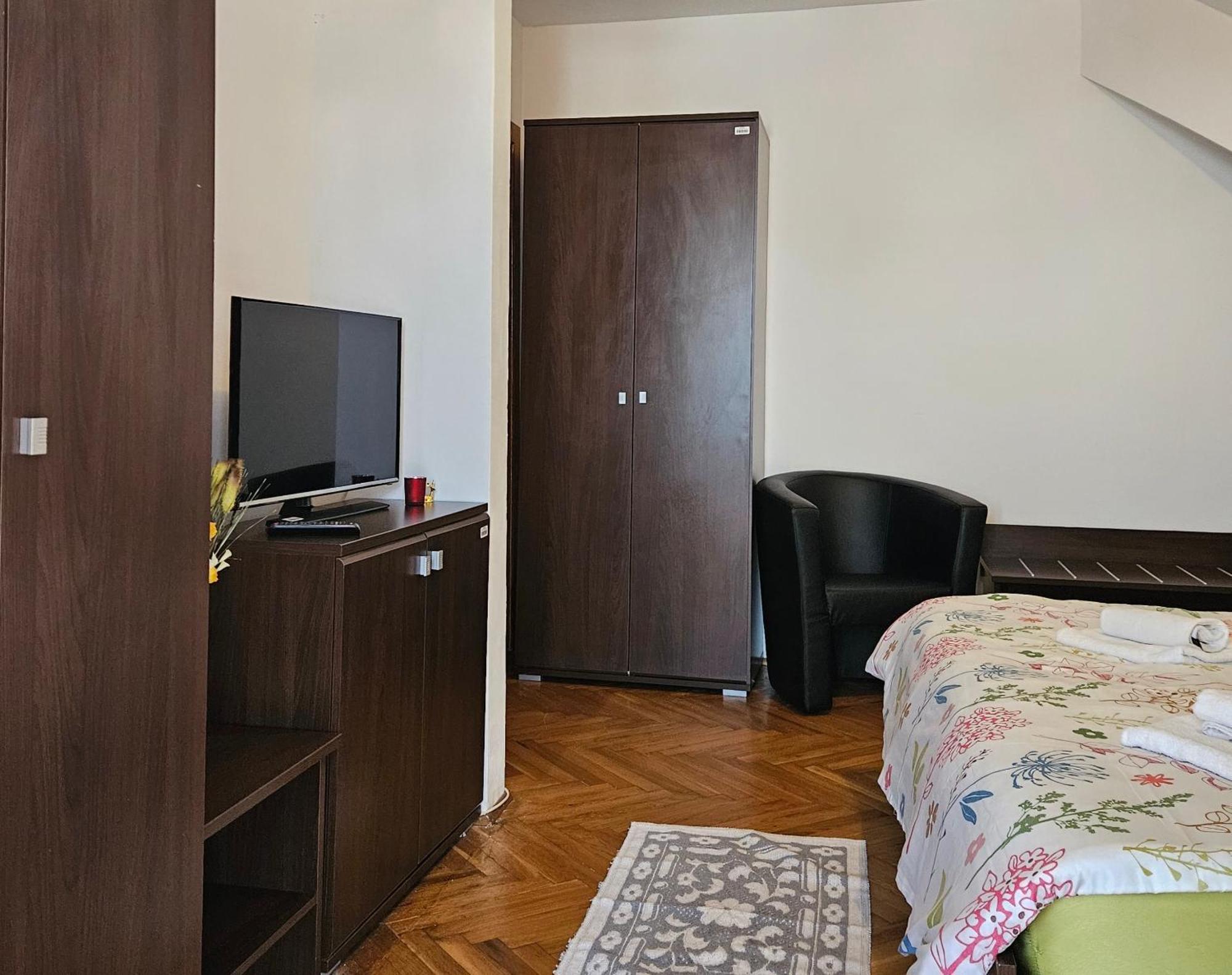 Apartment Zarnesti City Centre Vmp Free Parking エクステリア 写真